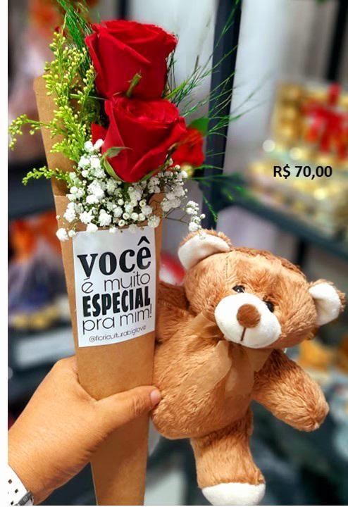 Ursinho com 2 rosas