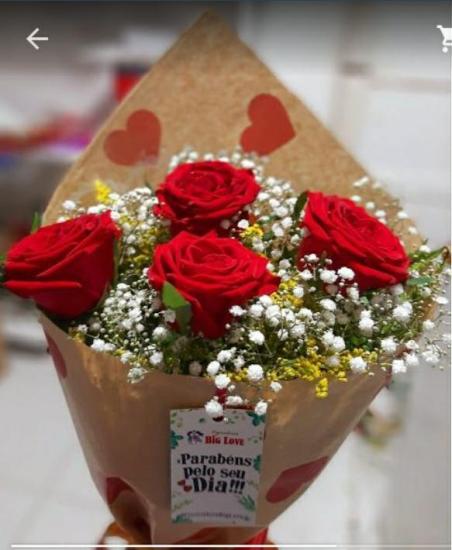 Buquê com 4 rosas 
