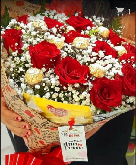 Buquê de chocolate com rosas grande